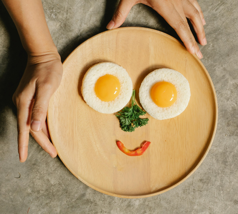 Image of healthy high-protein foods, including lean meats, eggs, nuts, and legumes, illustrating the benefits of a high-protein diet for muscle growth and nutrition.